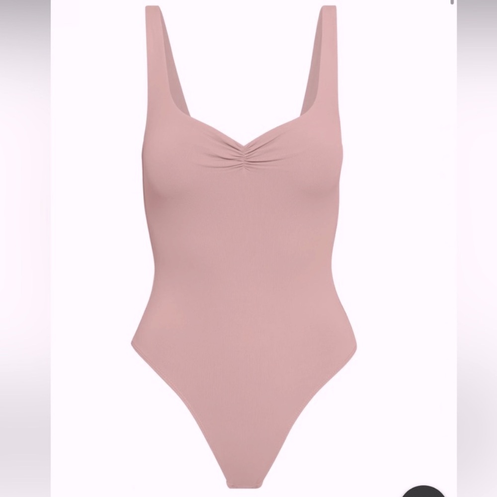 Aritzia contour sweetheart bodysuit